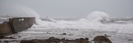 Tempête sur la digue de Lesconil (29)
