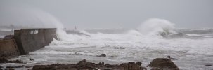 Tempête sur la digue de Lesconil (29)